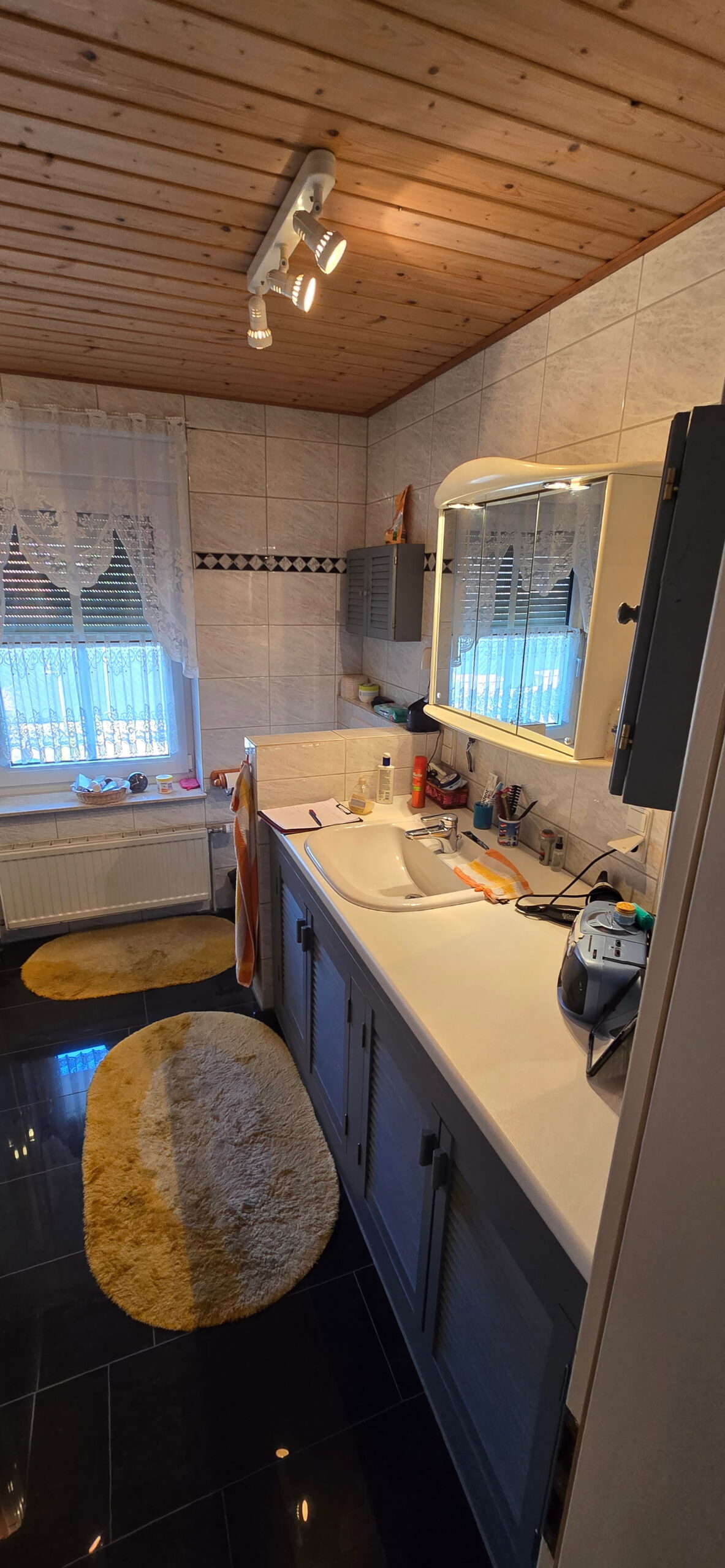 Badezimmer im Ausgangszustand vor der Sanierung
